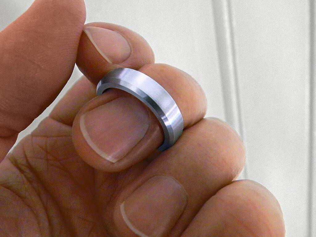 perhiasan rhodium adalah
