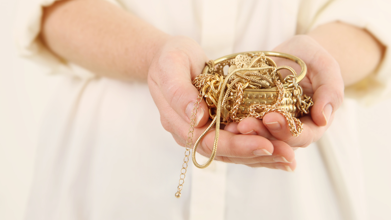 Apakah kalung emas putus bisa dijual?