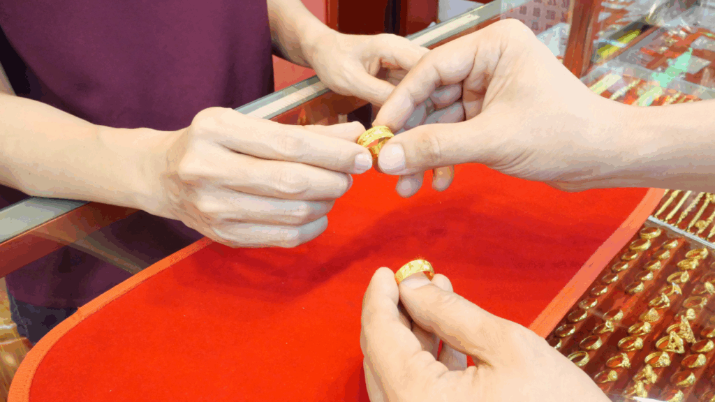 Tempat menjual emas, jangan asal pilih
