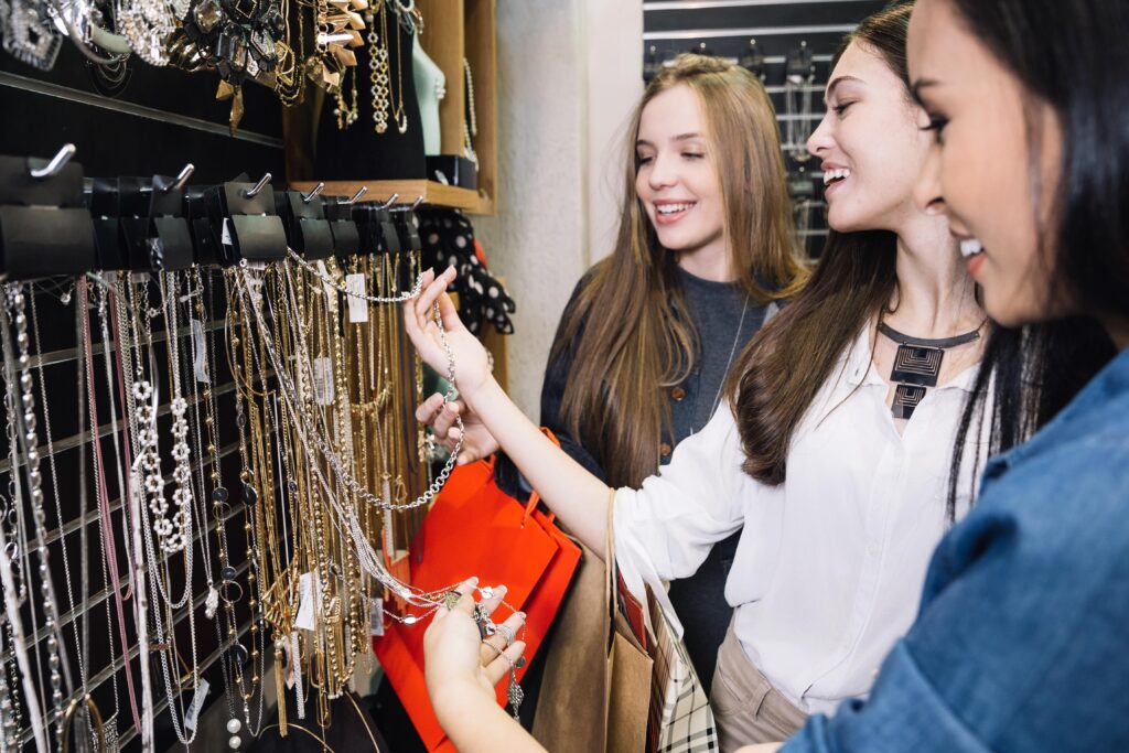 perbedaan dasar antara emas dan kuningan