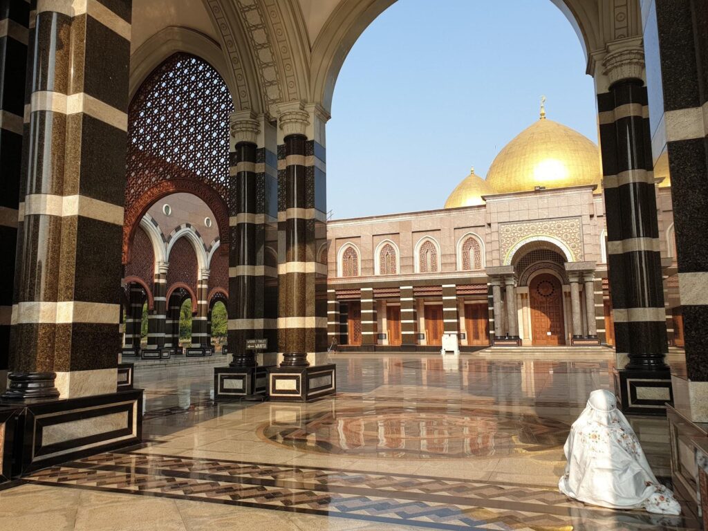 masjid Depok kubah emas