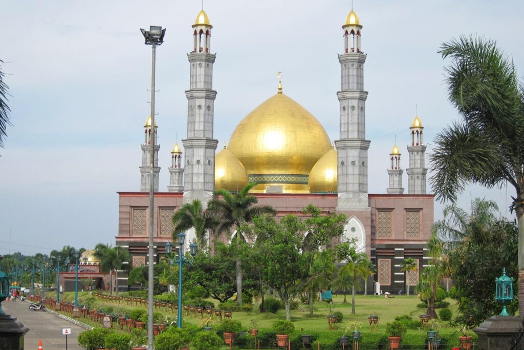 gaya arsitektur masjid kubah emas Depok