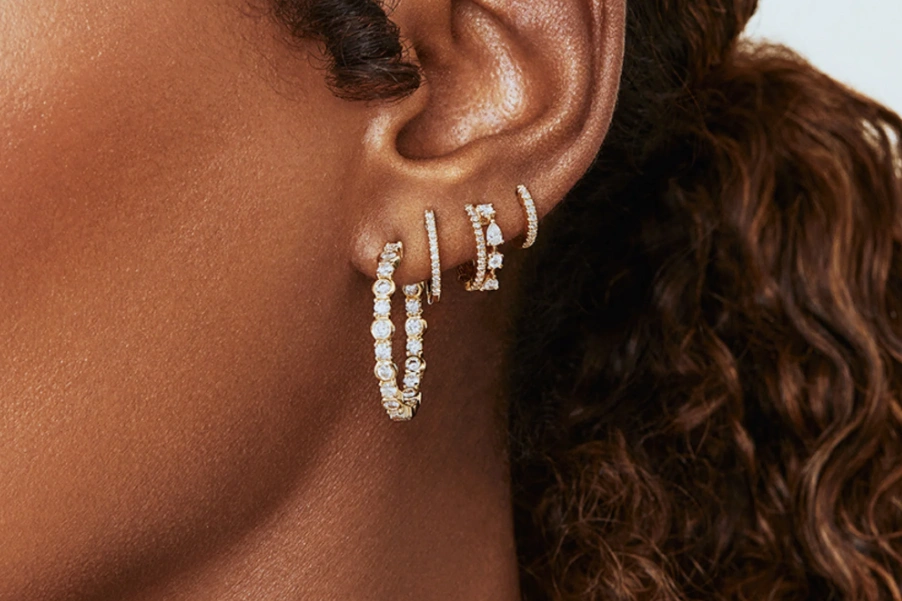 Model anting emas untuk ibu